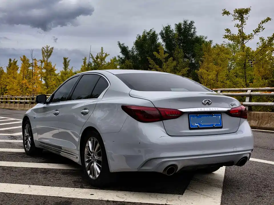 Infiniti Q50L