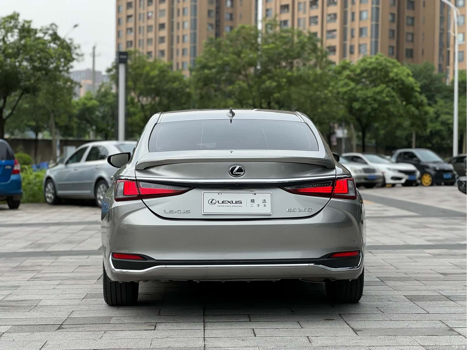 Lexus ES, 2022 все фото