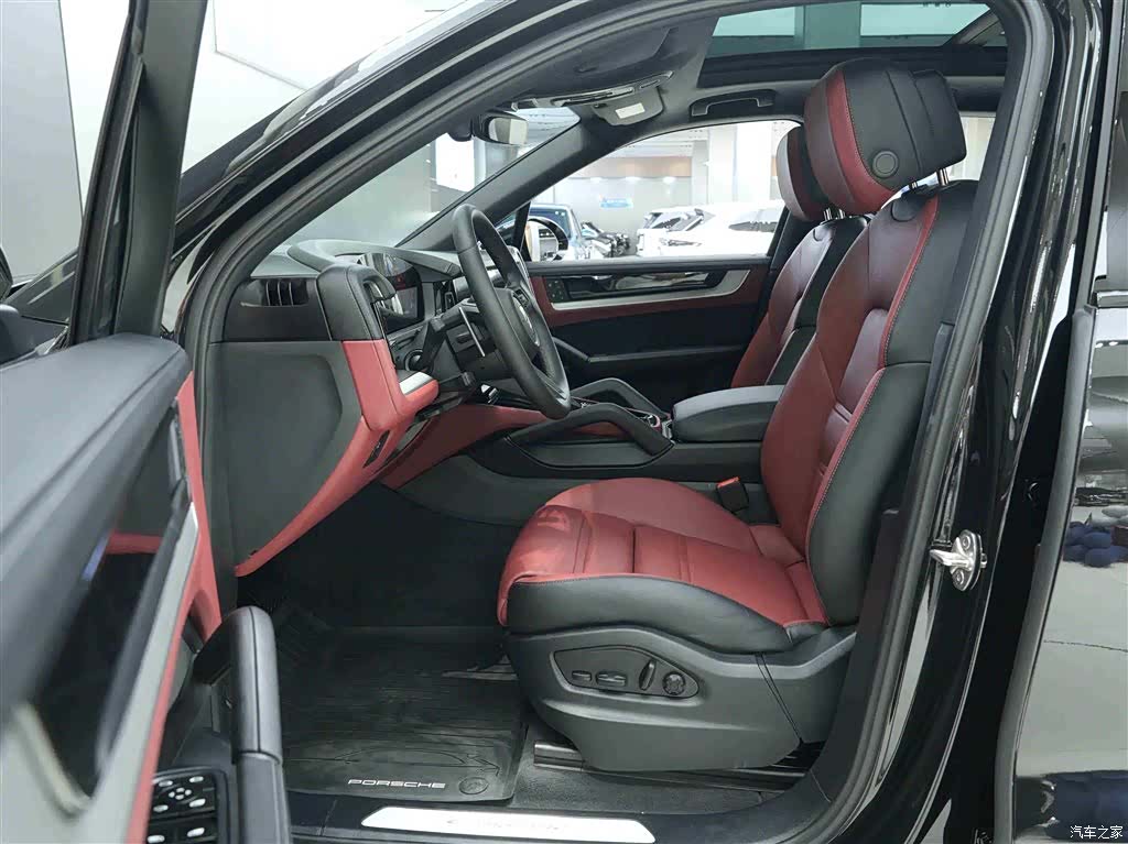 Porsche Cayenne, 2025 12