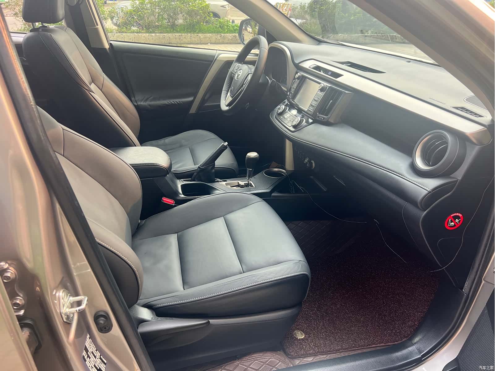 Toyota RAV4, 2015 все фото