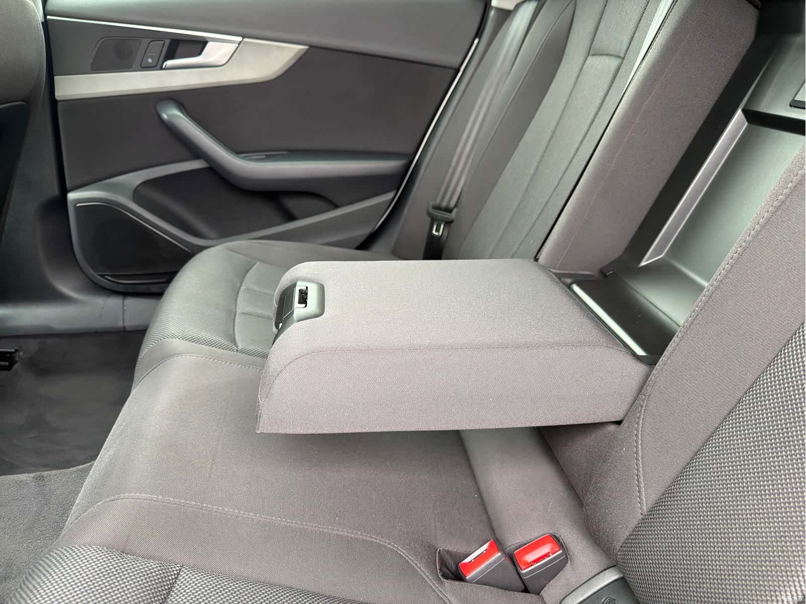 Audi A4L, 2019 18