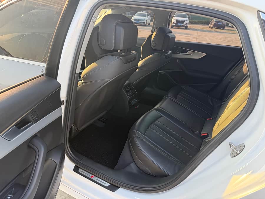 Audi A4L 2023, фото 16