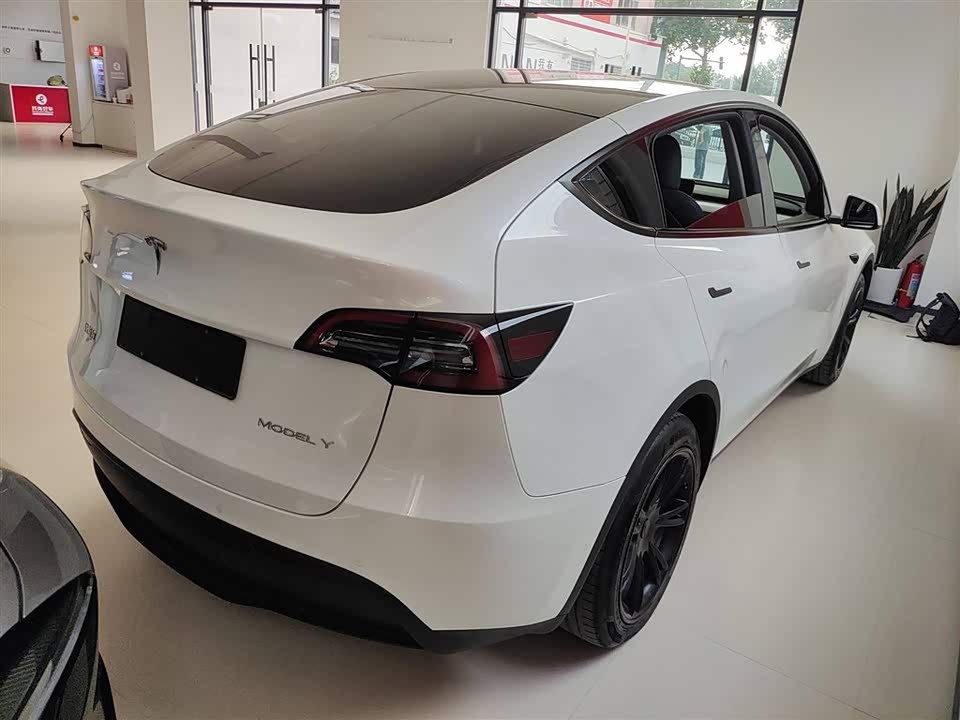 Tesla Model Y Tesla Model Y