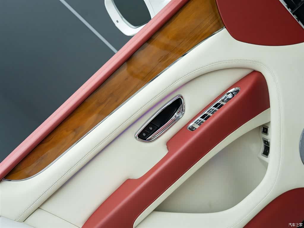 Bentley Bentayga, 2020 7