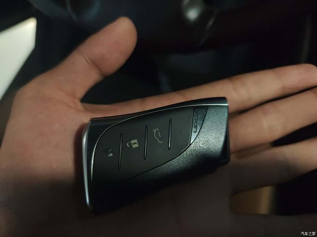 Lexus ES, 2018 12