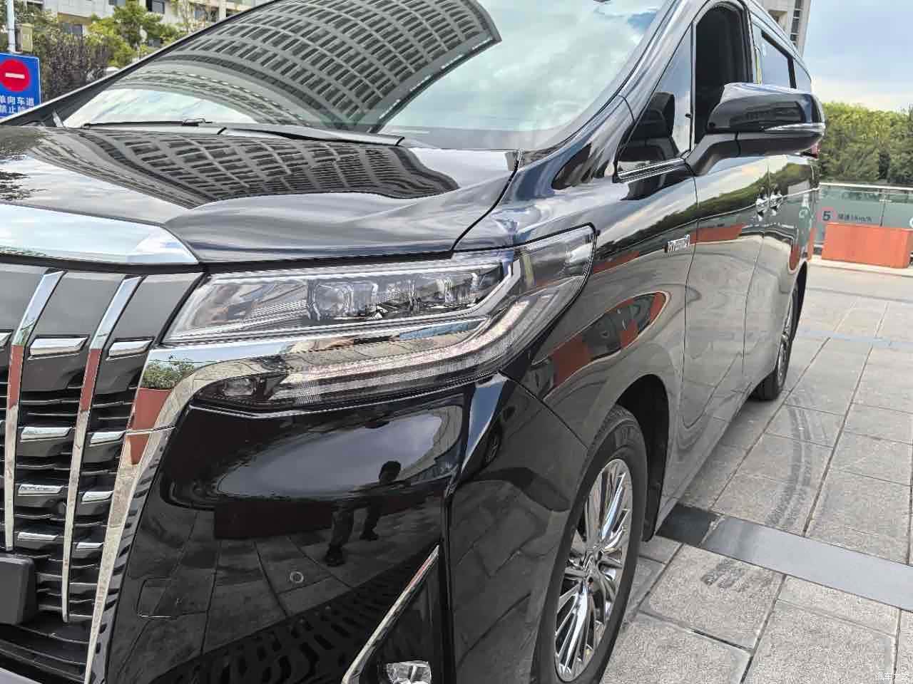 Toyota Alphard, 2022 10
