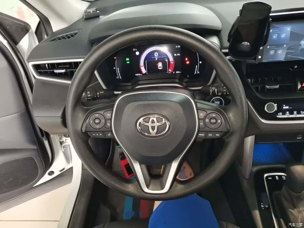 Toyota Frontlander, 2023 11