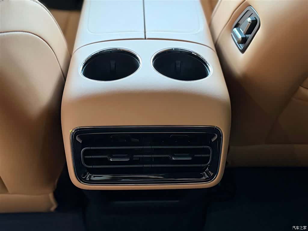 Geely 8, 2025 30