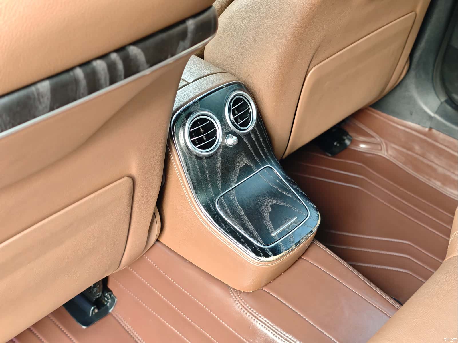 Mercedes-Benz E-Class, 2022 10
