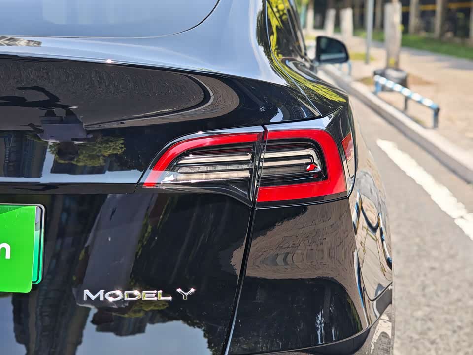 Tesla Model Y Tesla Model Y