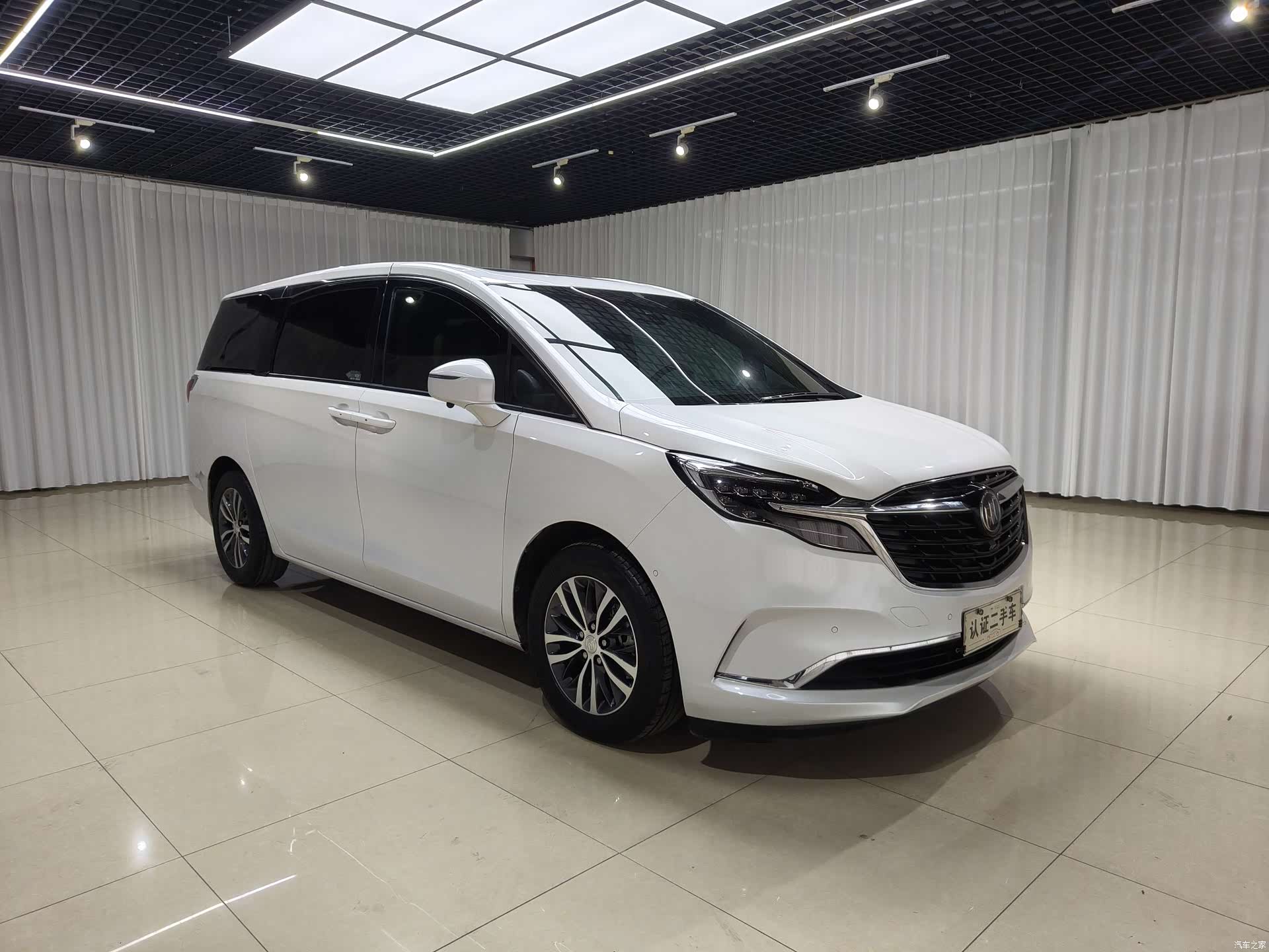 Buick GL8, 2021 3