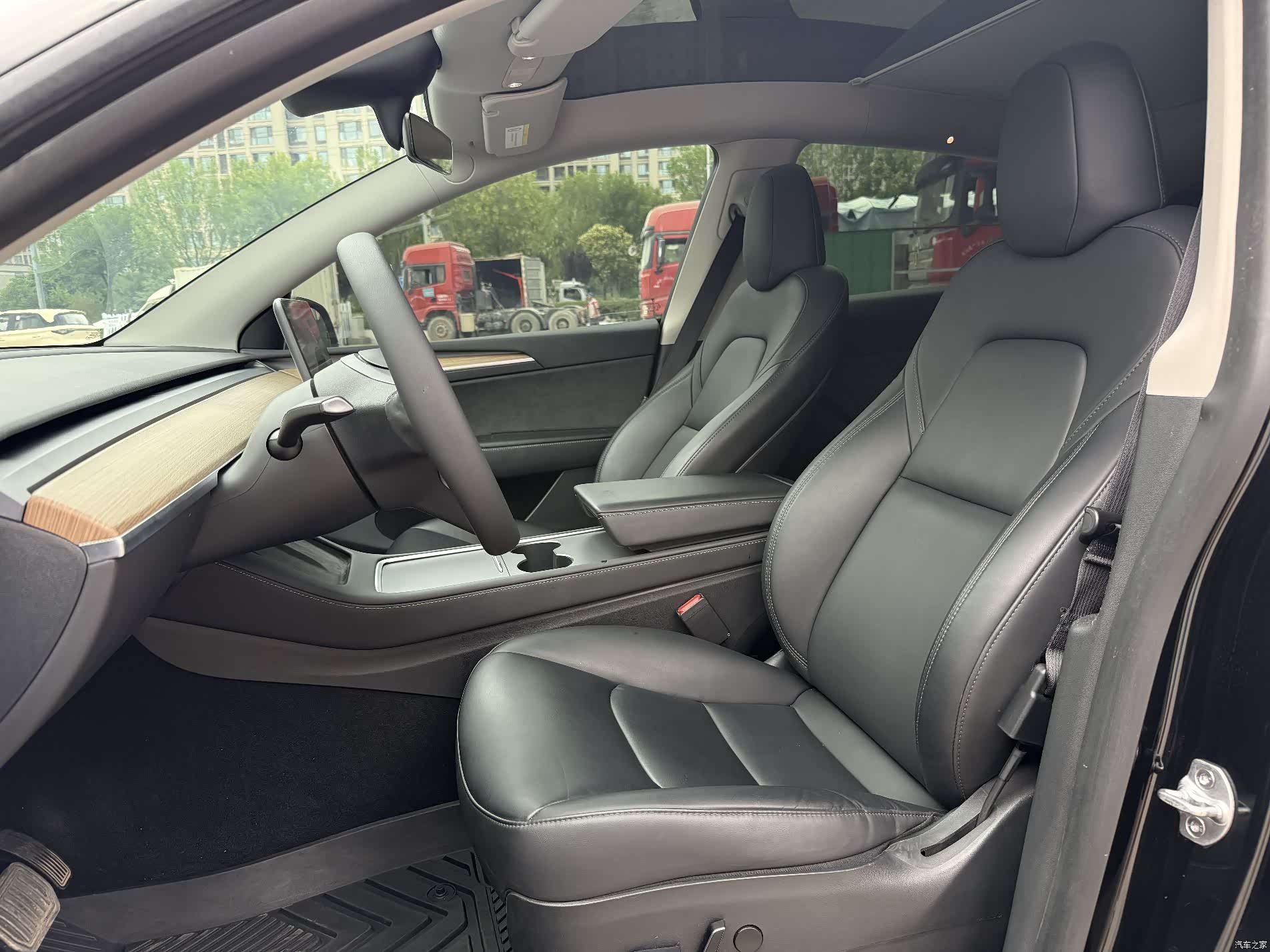 Tesla Model Y, 2022 4