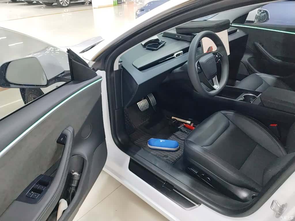 Tesla Model 3, 2024 16