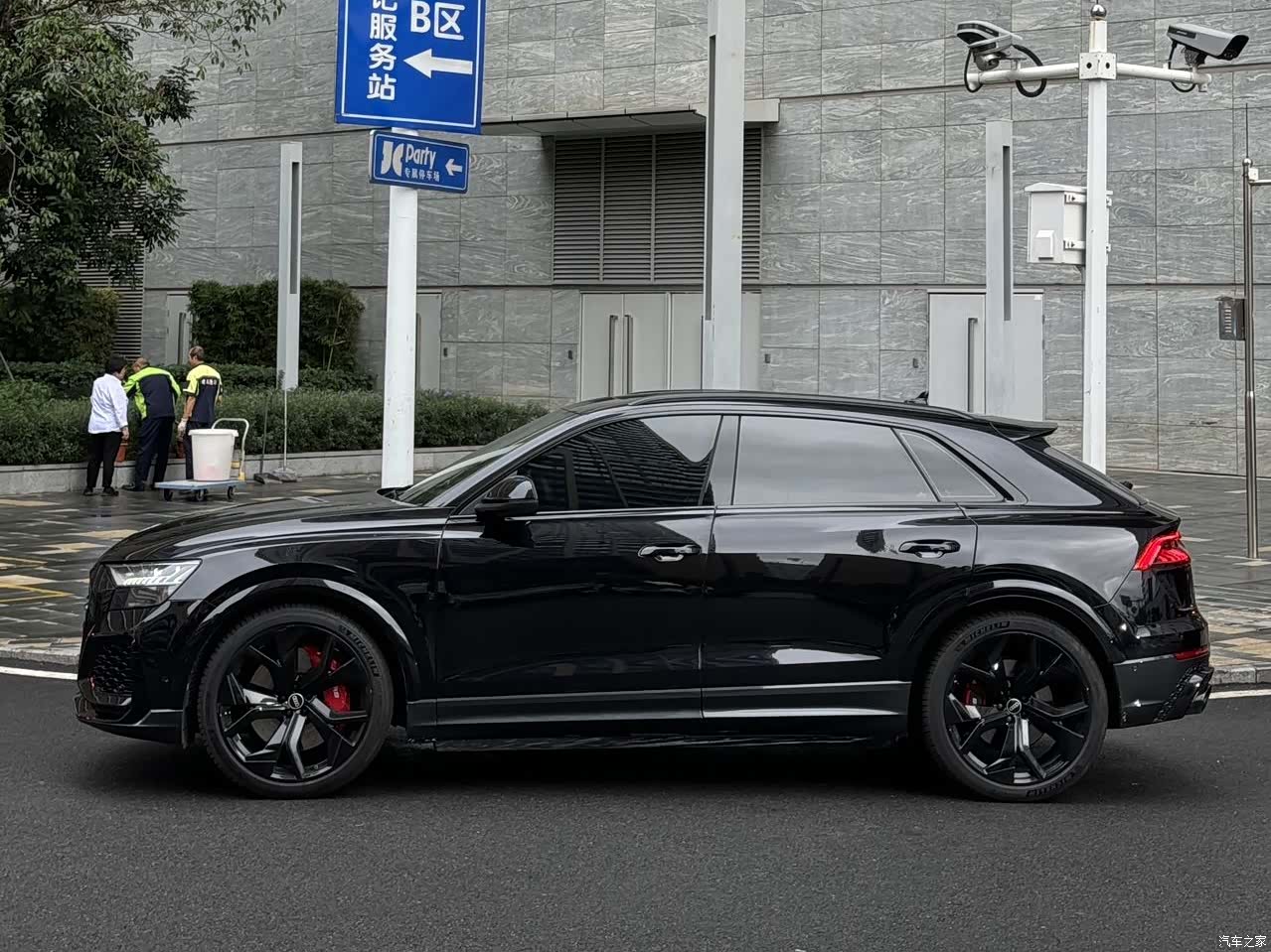 Audi Q8, 2021 3