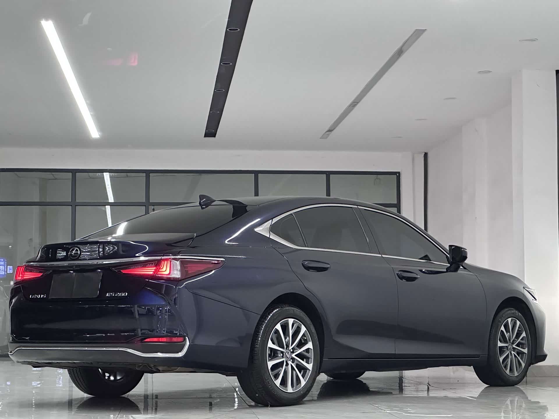 Lexus ES, 2024 11