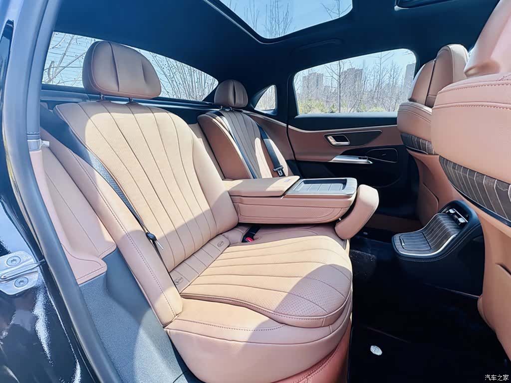 Mercedes-Benz E-Class, 2025 16