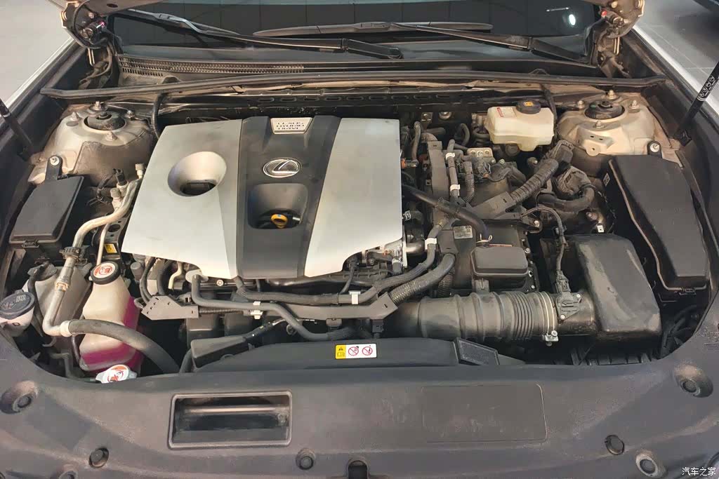Lexus ES, 2019 10