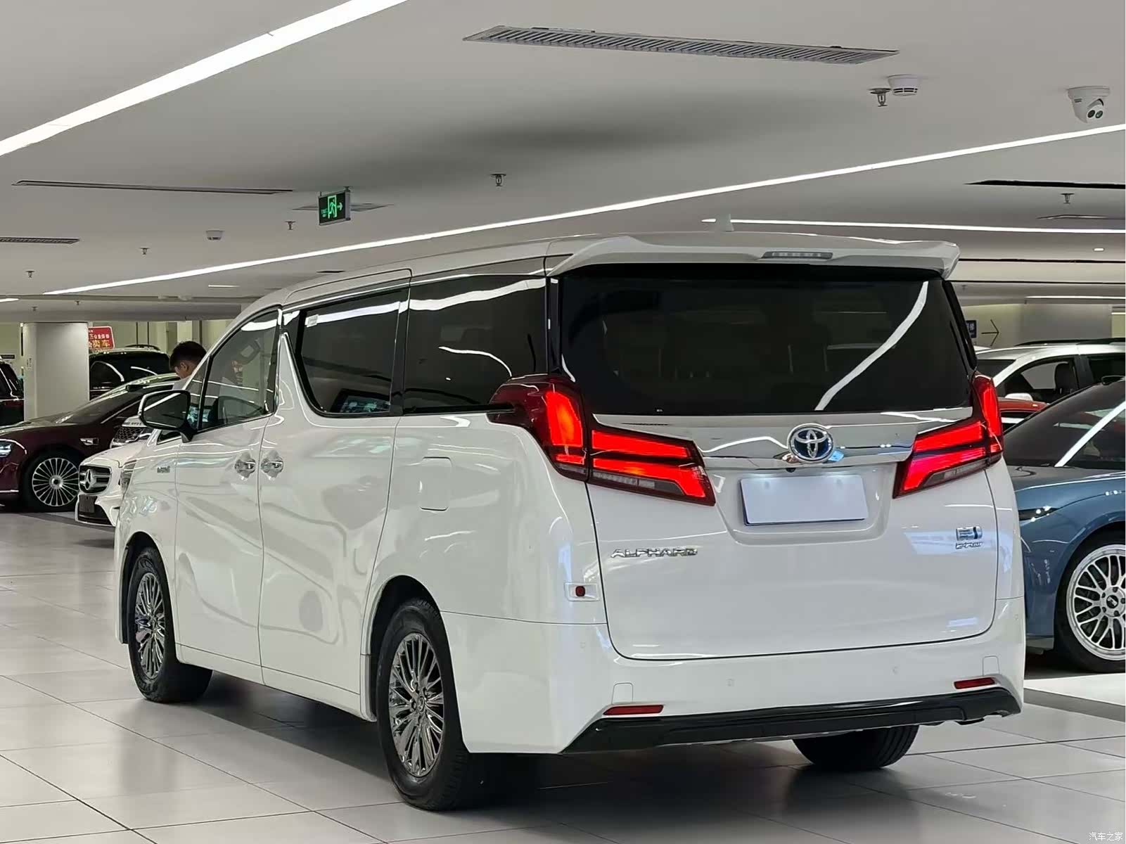 Toyota Alphard, 2023 7