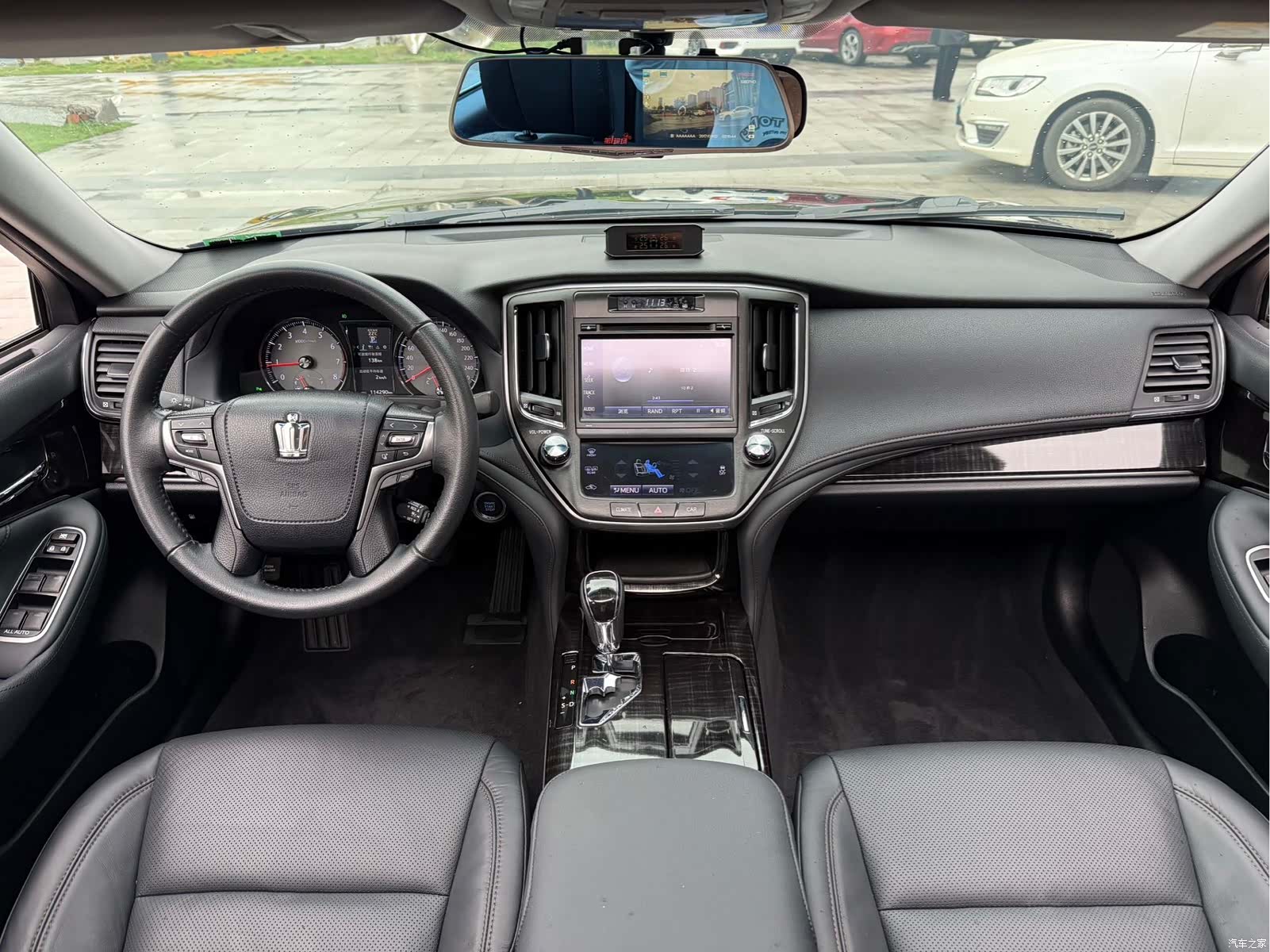 Toyota Crown, 2017 13