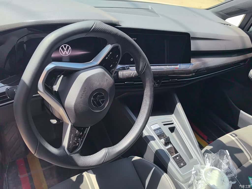 Volkswagen Golf, 2023 14