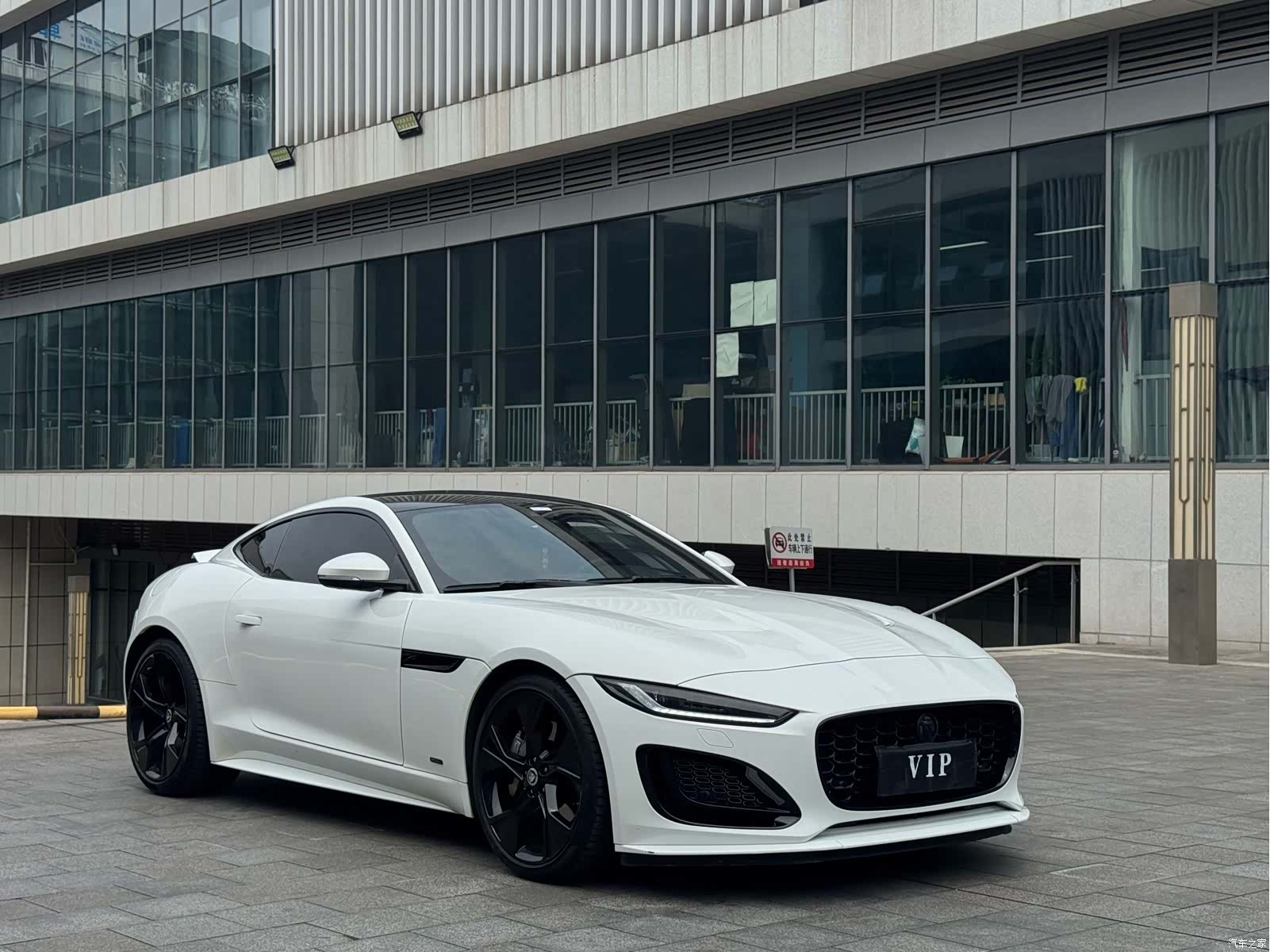 Jaguar F-TYPE, 2023 2
