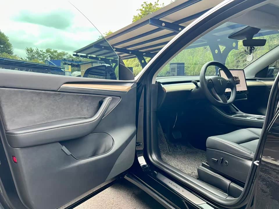 Tesla Model Y Tesla Model Y