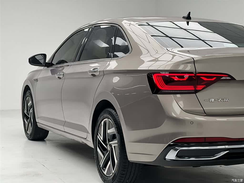 Volkswagen Sagitar, 2022 10