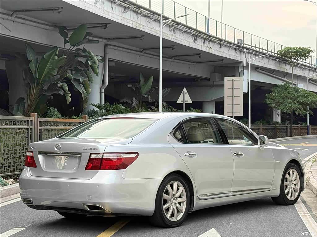 Lexus LS, 2008 28