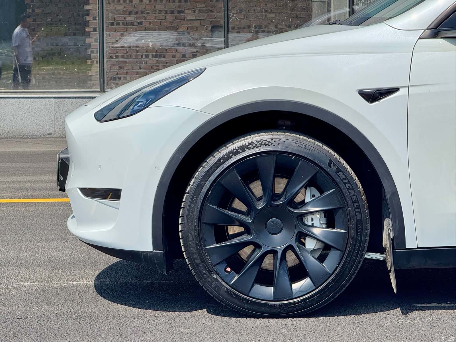 Tesla Model Y, 2023 4