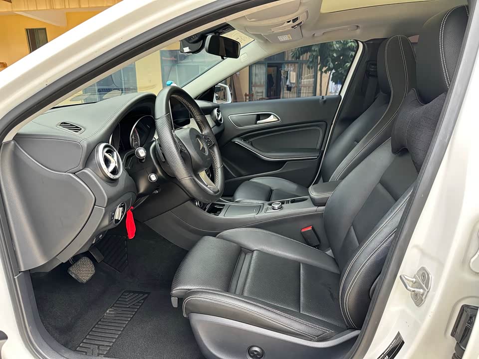 Mercedes-Benz GLA Mercedes-Benz GLA
