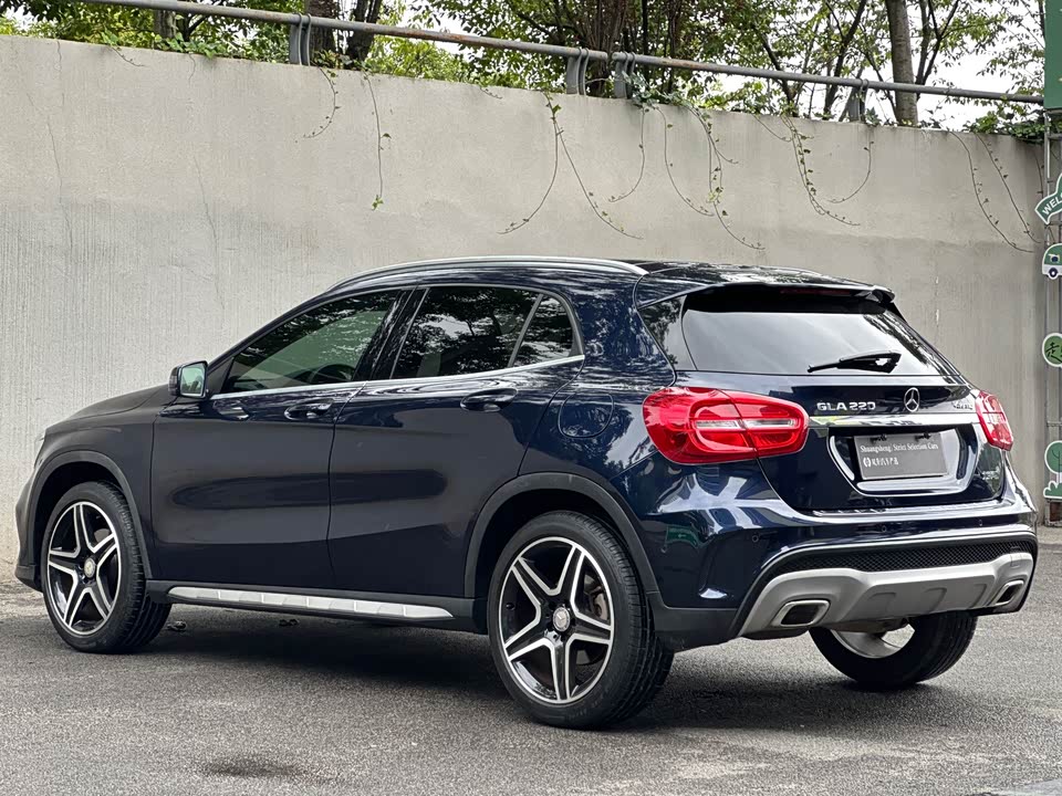 Mercedes-Benz GLA Mercedes-Benz GLA