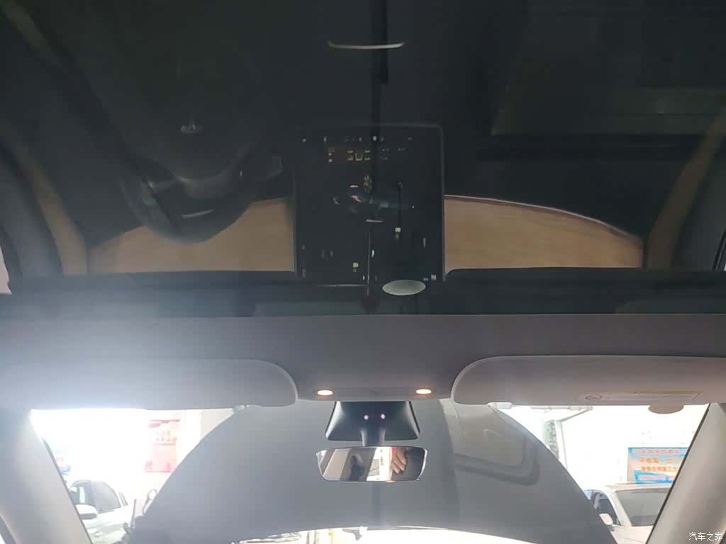 Tesla Model Y, 2023 18