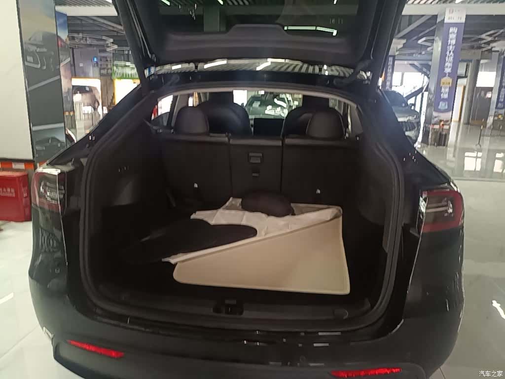 Tesla Model Y, 2022 19