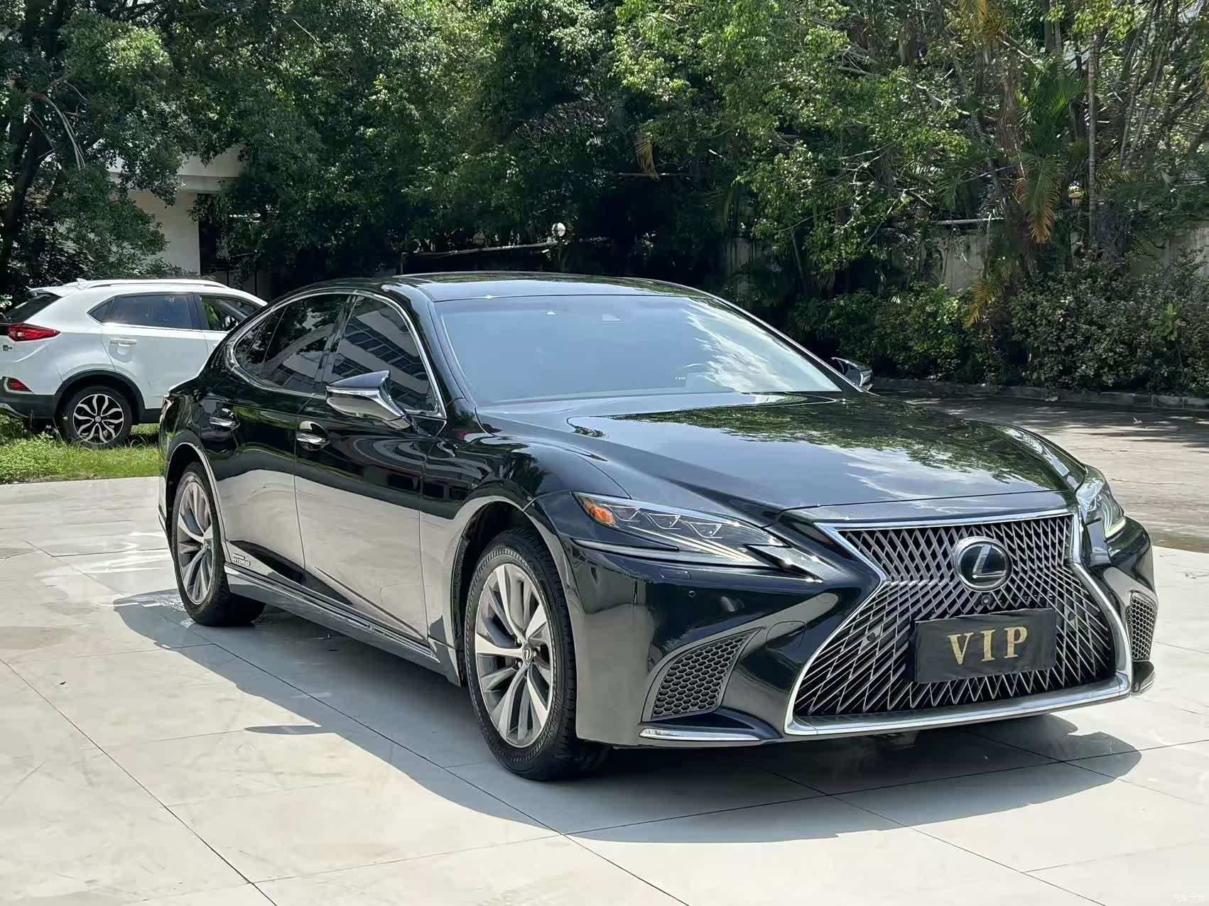Lexus LS, 2020 3