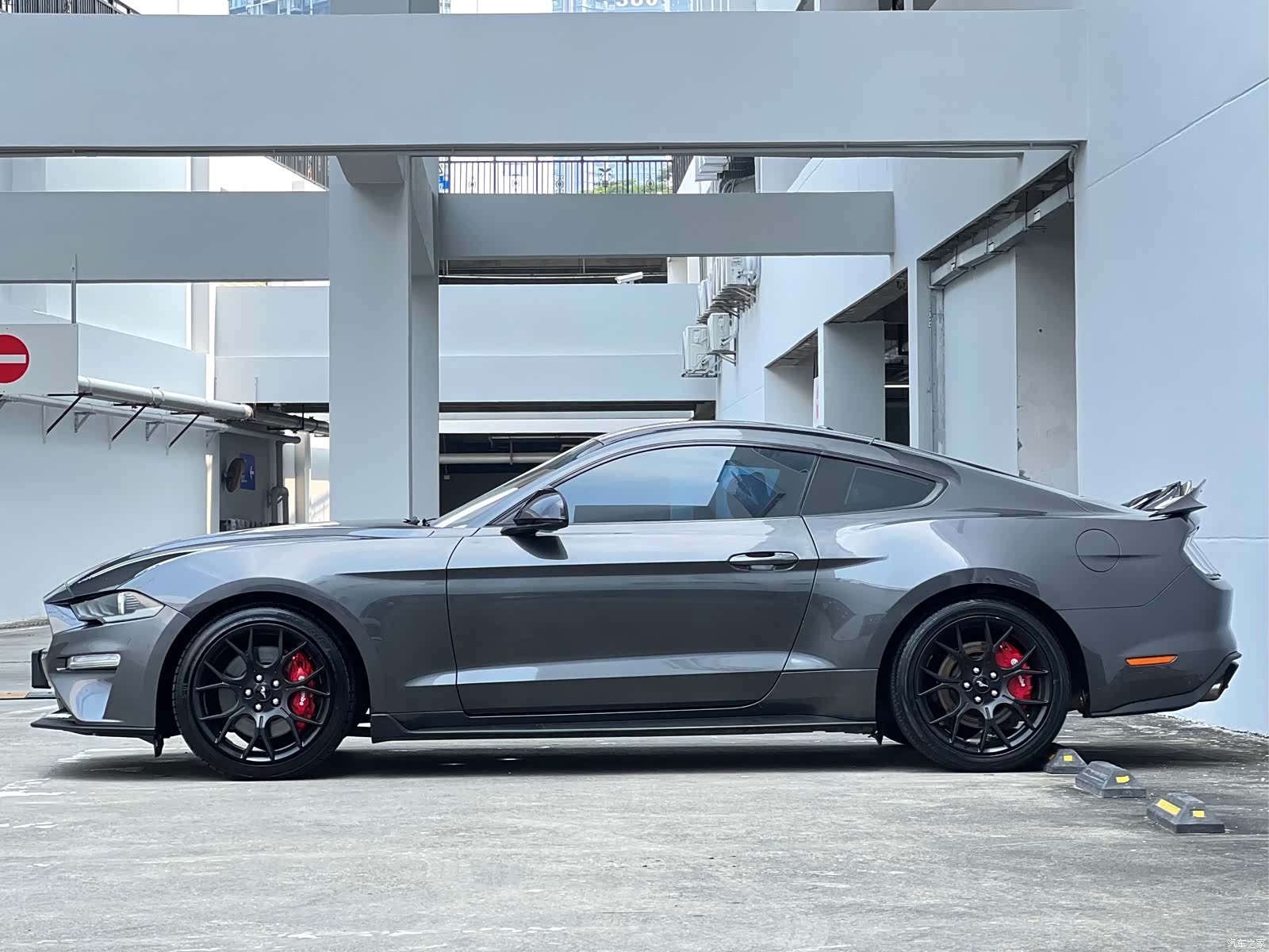 Ford Mustang, 2020 3