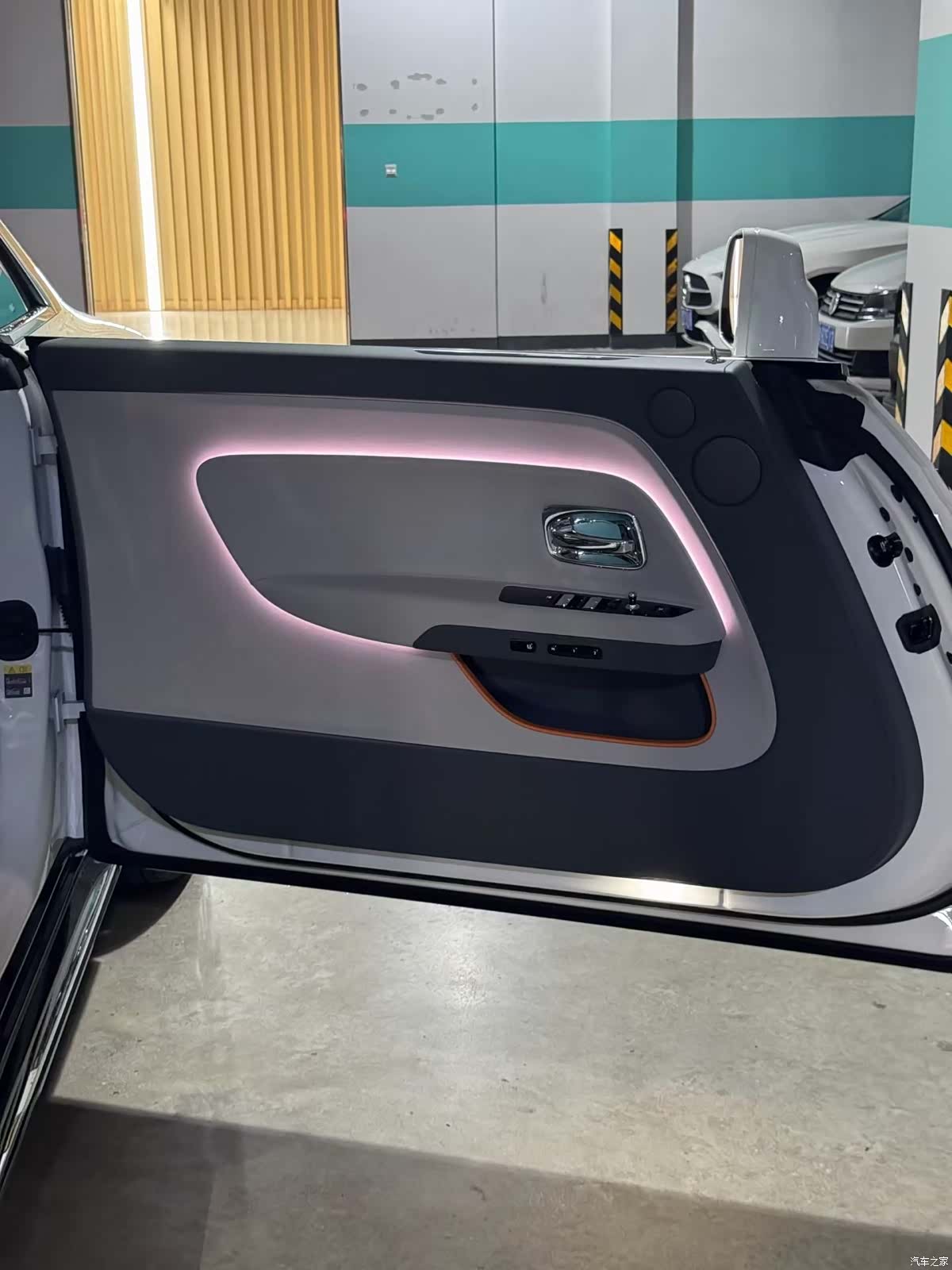 Rolls-Royce Spectre, 2026 6