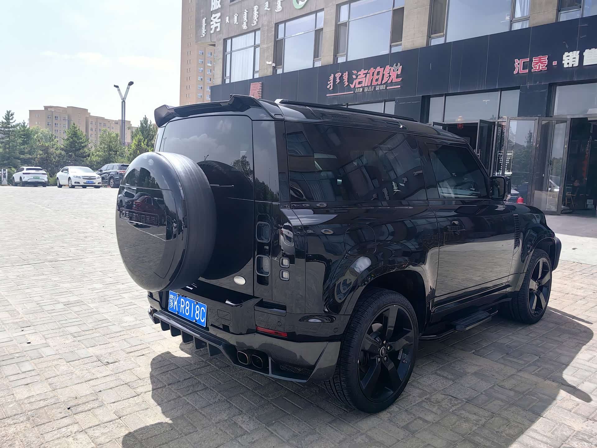 Land Rover Defender, 2023 все фото