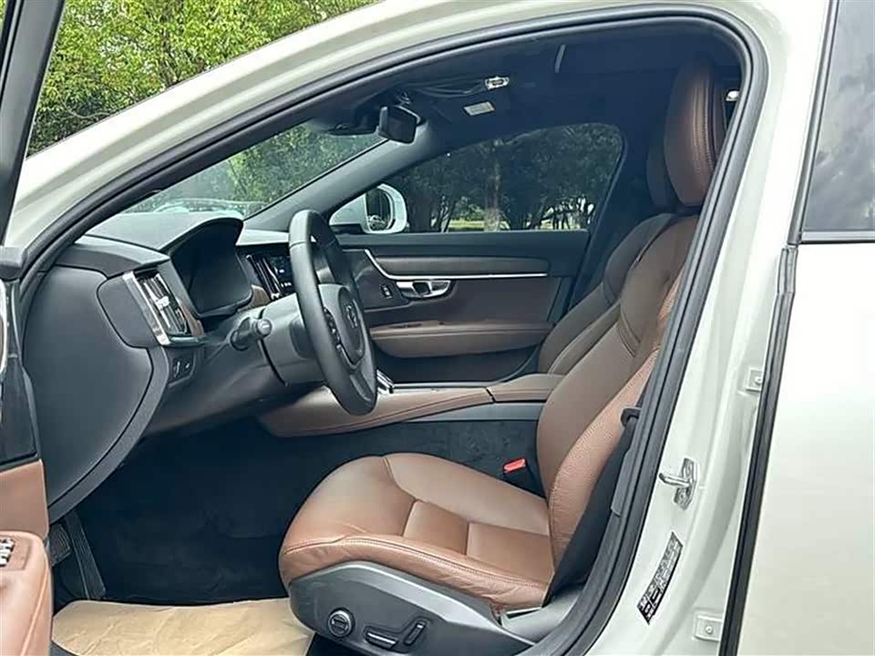 Volvo V90