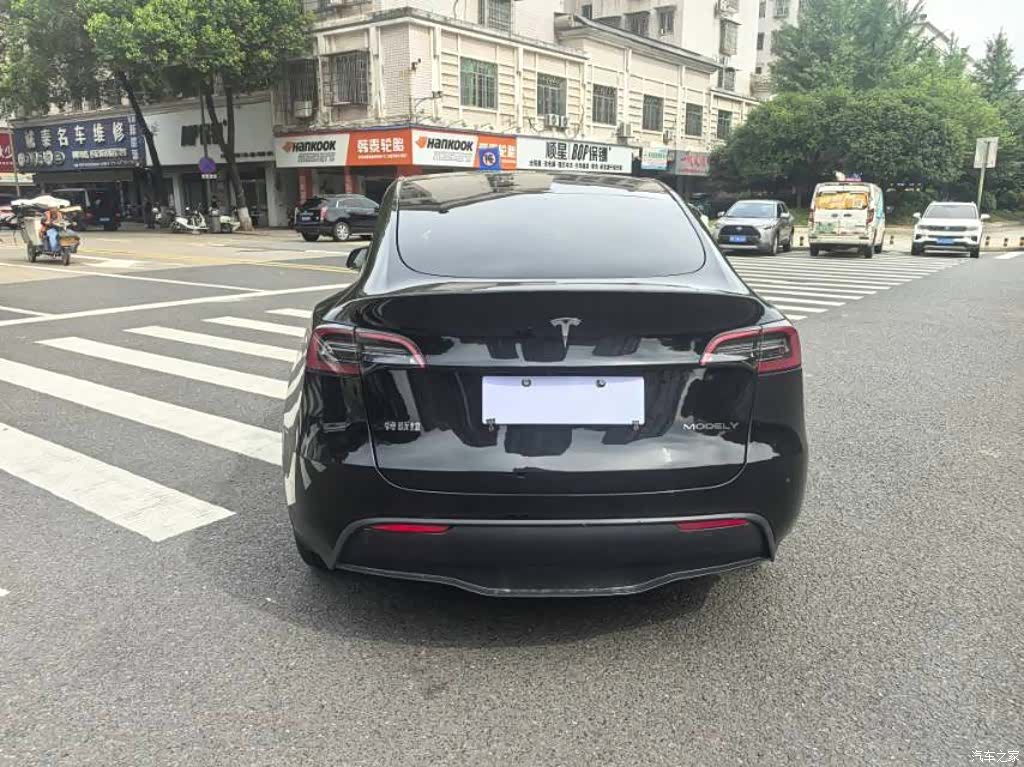 Tesla Model Y, 2022 4