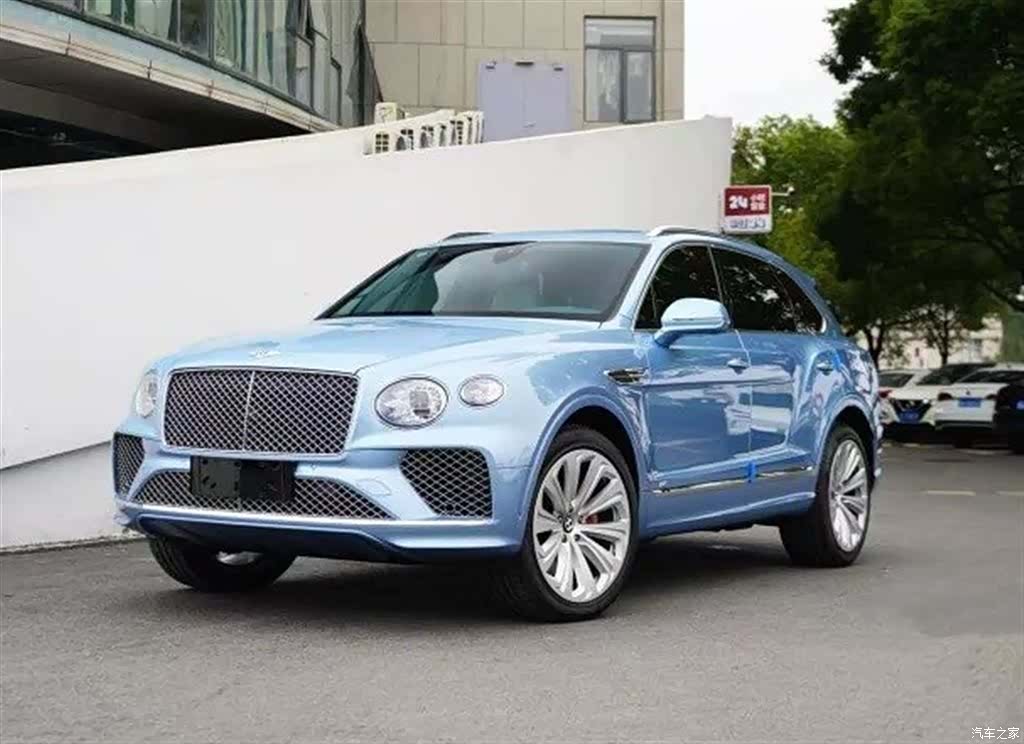 Bentley Bentayga, 2023 3