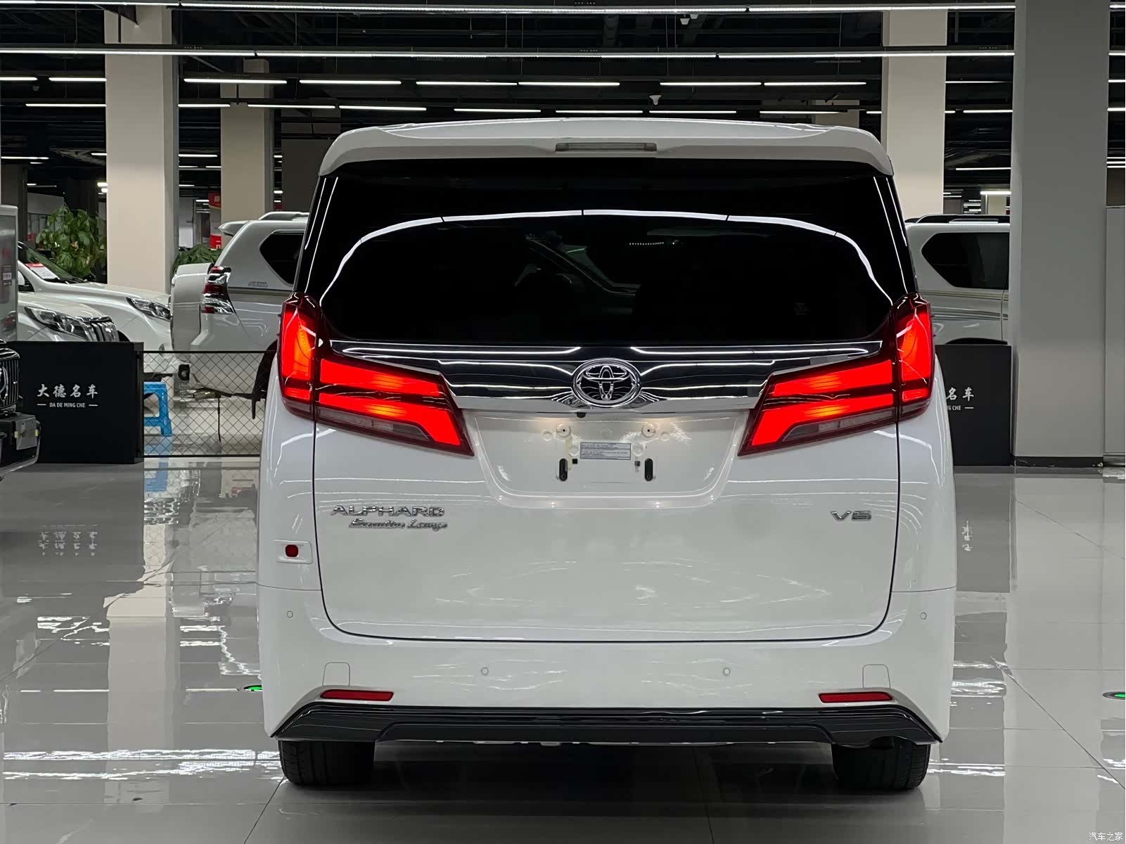 Toyota Alphard, 2018 все фото