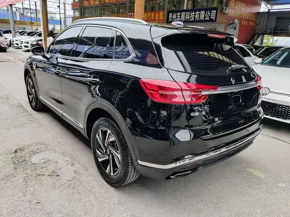 Hongqi HS5