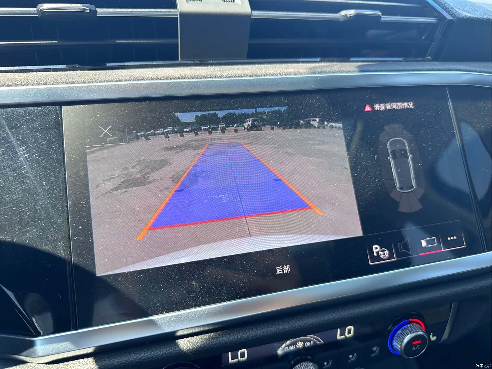 Audi Q3, 2022 10