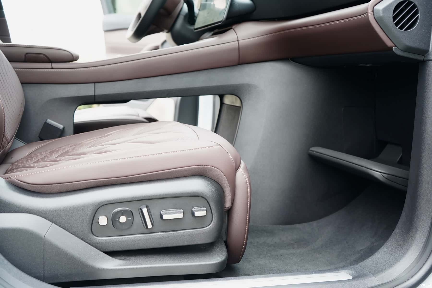 NIO EC6, 2026 13