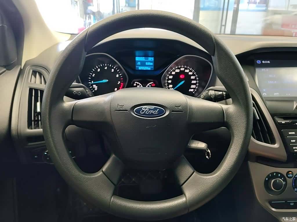 Ford Focus, 2014 11