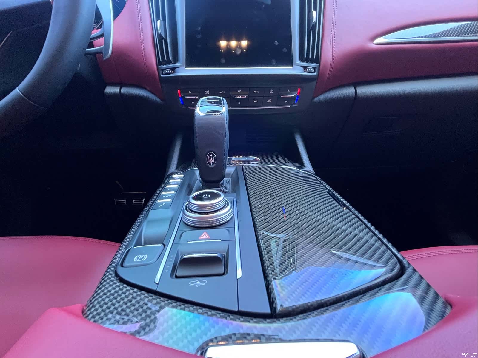 Maserati Levante, 2022 все фото