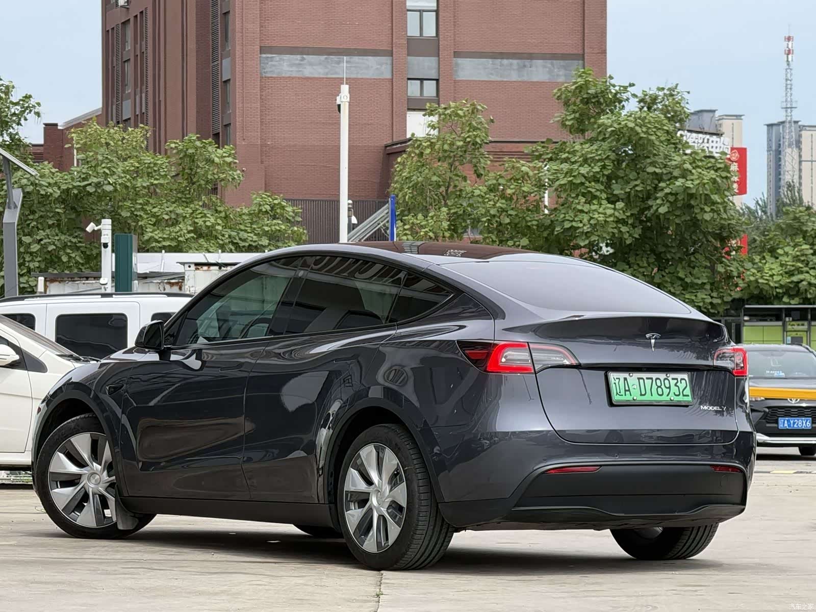 Tesla Model Y, 2022 4