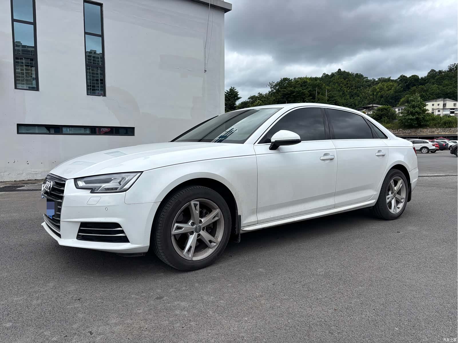 Audi A4L, 2017 1
