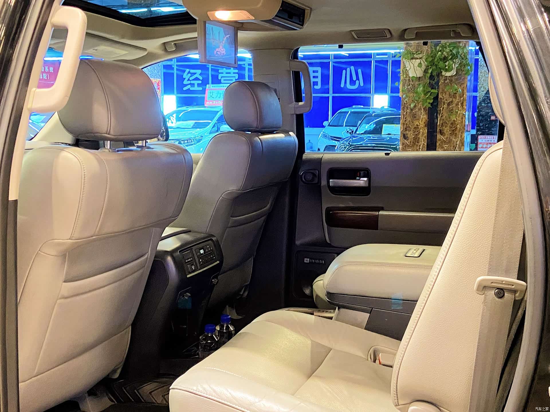 Toyota Sequoia, 2011 30