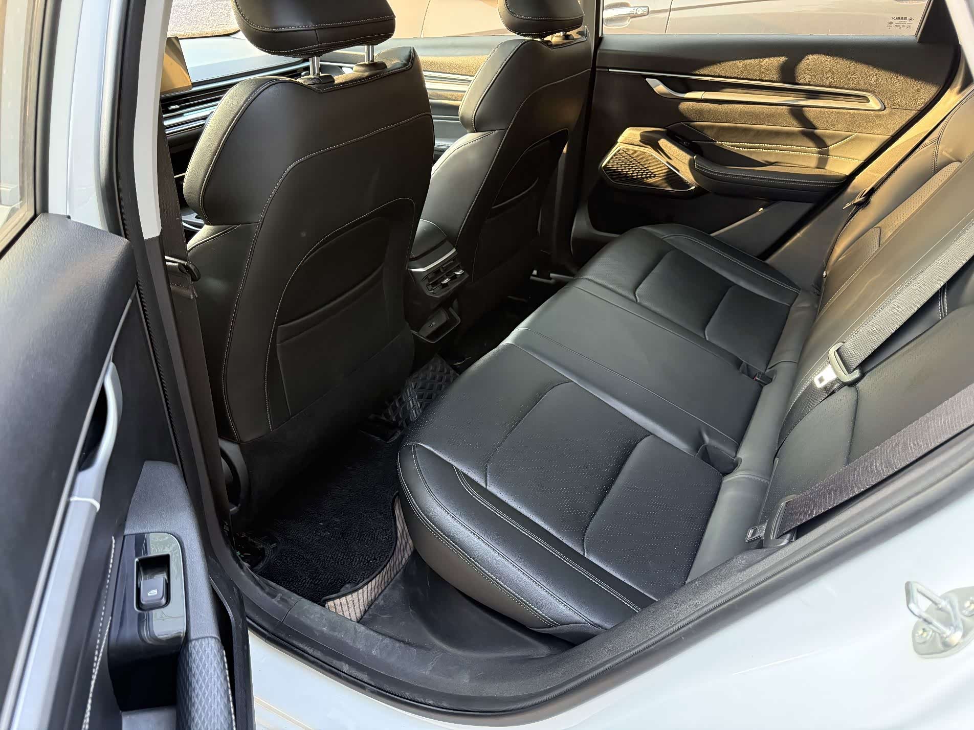 Geely Emgrand, 2022 8